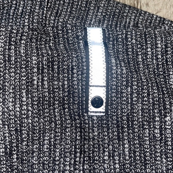 Lululemon Rulu Vinyasa Scarf black and white versatile infinity - Picture 3 of 6